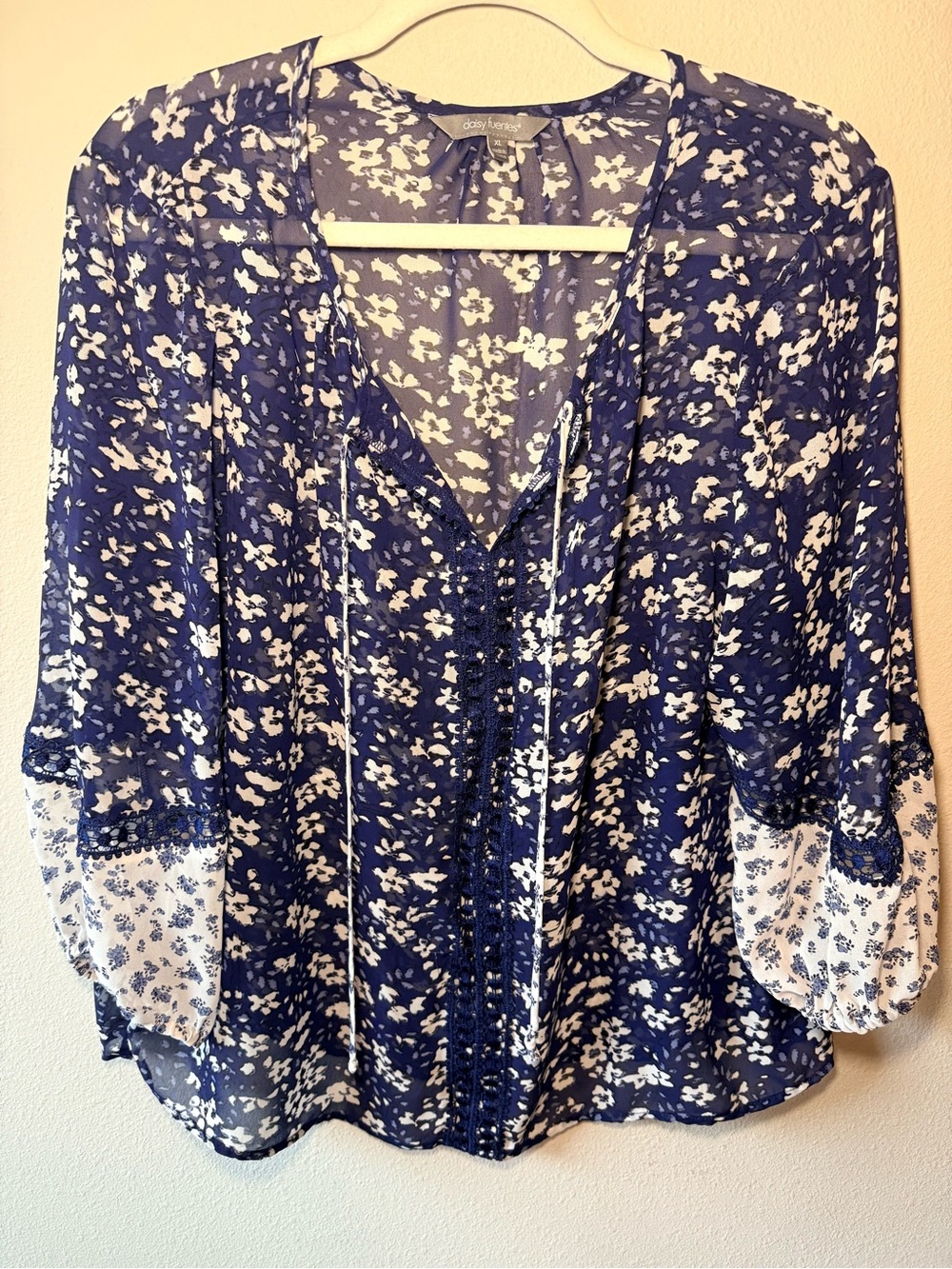 Daisy Fuentes navy and white floral peasant blouse